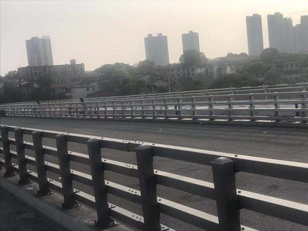 供需弱勢(shì)平衡，不銹鋼復(fù)合管價(jià)或窄幅整理！